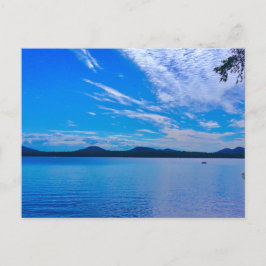 Stationär, vacker dag vid sjö vykort