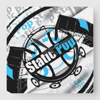 Statisk elektricitetpopet tar tid på fyrkantig klocka