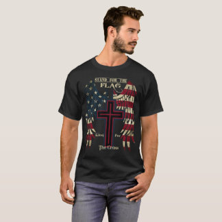 Stativ för flagga, knäfaller för den arga skjortan tee shirt