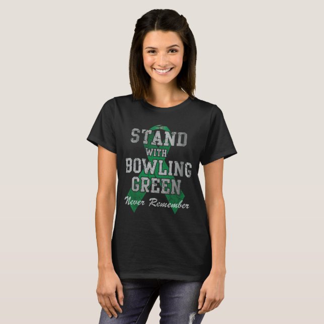 Stativ med bowlsplanmassaker minns aldrig t-shirt (Hel framsida)