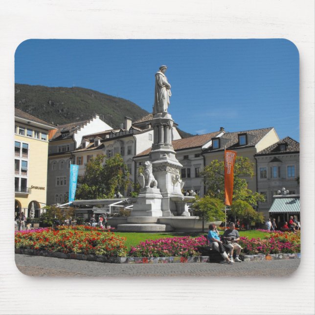 Statue in Bolzano Italien Musmatta (Framsidan)
