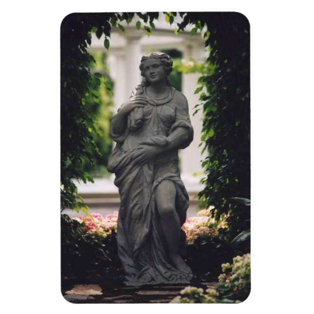 Statue in greenery magnet (Vertikal)