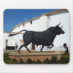 Statue of a tjur in Ronda, Spanien Musmatta