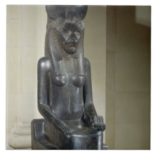 Staty av denhövdade gudinnan Sekhmet, från th Kakelplatta
