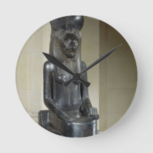 Staty av denhövdade gudinnan Sekhmet, från th Rund Klocka
