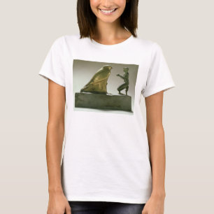Staty av kungen Taharqa som tillber falk-guden Tee Shirt