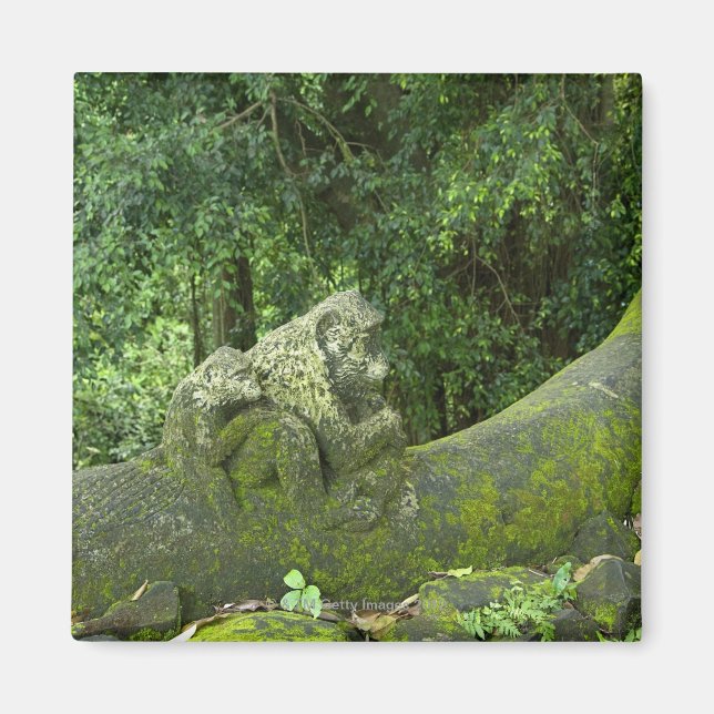 Statyer i Ubud Monkey Forest Magnet (Framsidan)