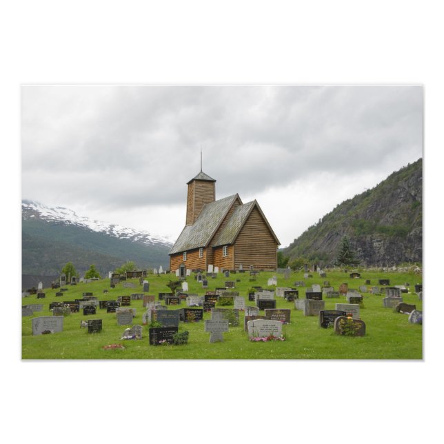 Stavkyrka med gravkyrkogård i Norge foto (Framsidan)