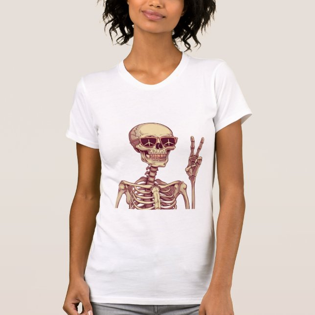 Stay Chill – Retro Skeleton Peace Sign Halloween  T Shirt (Framsida)