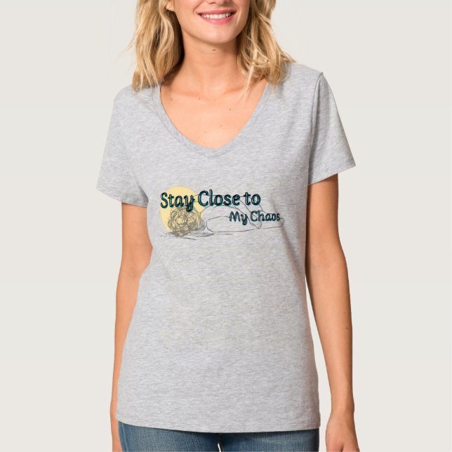 Stay Close to My Chaos Shirt – Cute Aesthetic Quot T Shirt (Framsida)