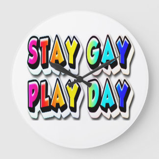 STAY GAY PLAY DAY REGNBÅGSFONT MED SVART KONTUR #3 STOR KLOCKA