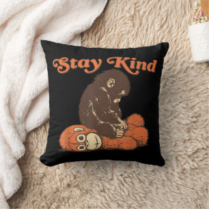 Stay Kind Baby Monkey Punch Plysch RoligRoligt dju Kudde