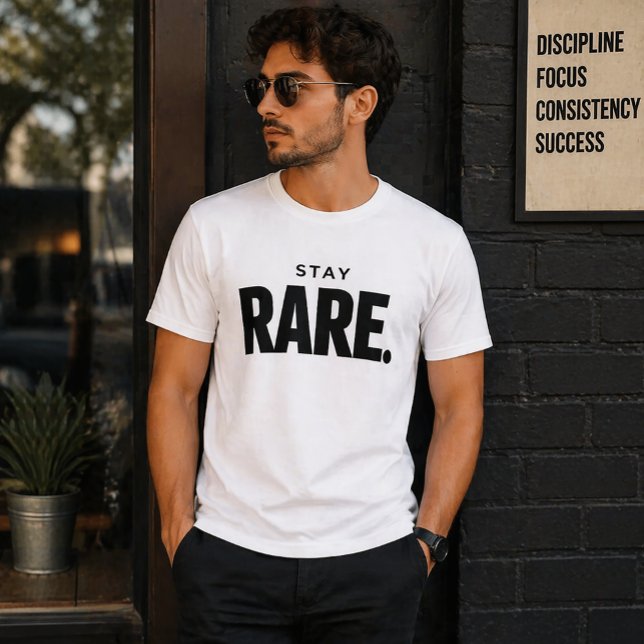 Stay Rare Minimal Typography T-Shirt blir Stay Rar (Skapare uppladdad)