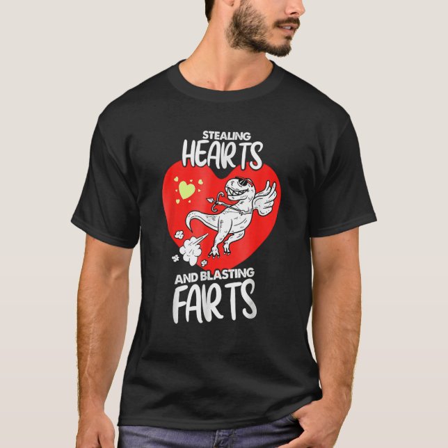 Stealing Hearts And Blasting Farts Dino Cupid Vale T Shirt (Framsida)