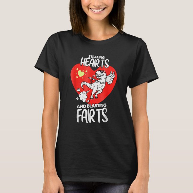Stealing Hearts And Blasting Farts Dino Cupid Vale T Shirt (Framsida)