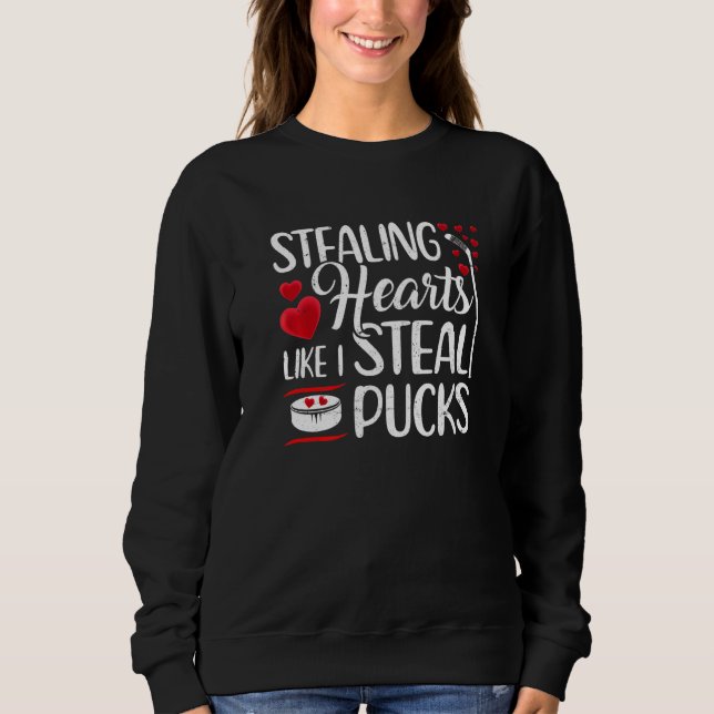 Stealing Hearts Like I Steal Pucks Cute Valentine  T Shirt (Framsida)
