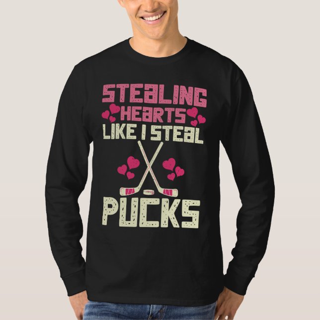 Stealing Hearts Like I Steal Pucks Funny Hockey  2 T Shirt (Framsida)