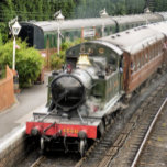 STEAM TÅG CANVASTRYCK<br><div class="desc">En vackert återvunnen ånga tåg och vagnar från en gammal era som anländer till tåg station. England UK.</div>