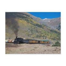 Steam tåg lämnande stad