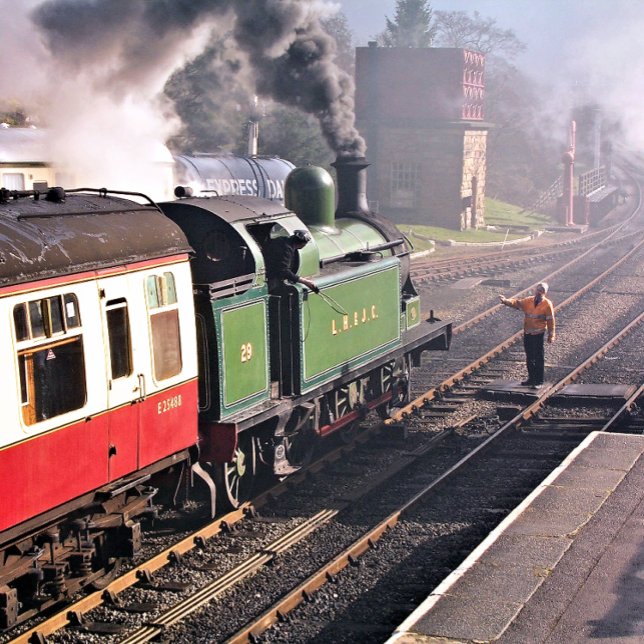 STEAM TÅG RESEMUGG (A beautifully restored steam train and carriages of a bygone era.)