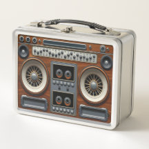Steampunk-inspirerad metallunchen med kassettadio