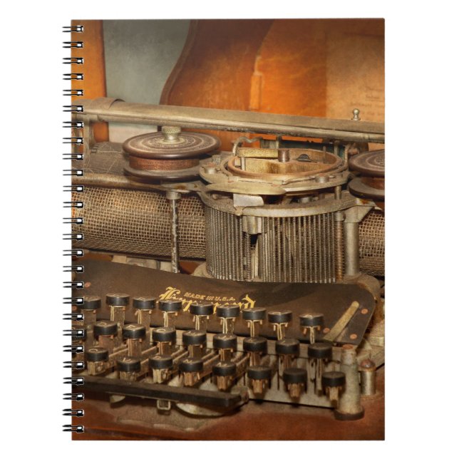 Steampunk - skrivandets historia anteckningsbok med spiral (Framsidan)