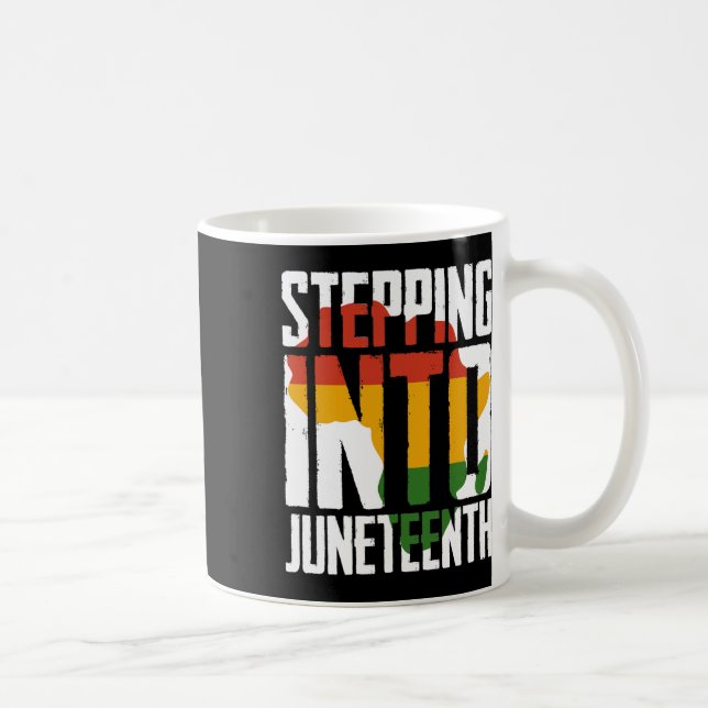 Steg in i Junetelfte Afro Woman and Man Black Kaffemugg (Höger)