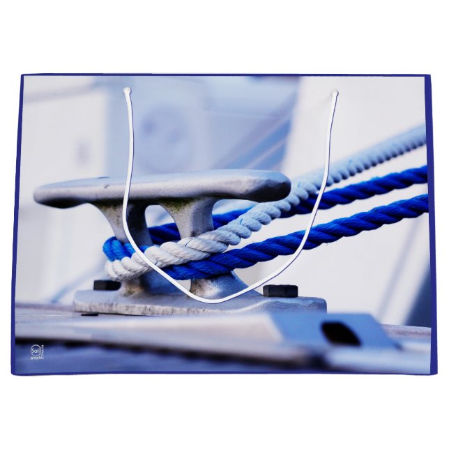 Steiger met bootkikker voor aanleggen in de haven. (Framsidan)