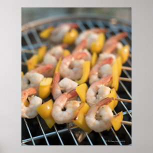 Steknål med grillad räkor och peppar Sweden. Poster