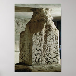 Stele med texten till en helig-lag poster