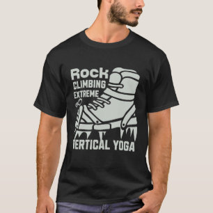 Sten klättrar i extrem lodrät yoga t shirt
