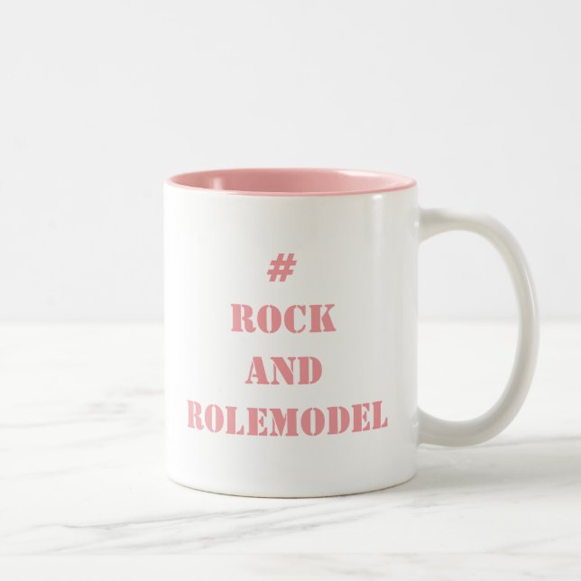 # Sten och Rolemodel - Pastel Rosa kan redigeras. Två-Tonad Mugg (Höger)