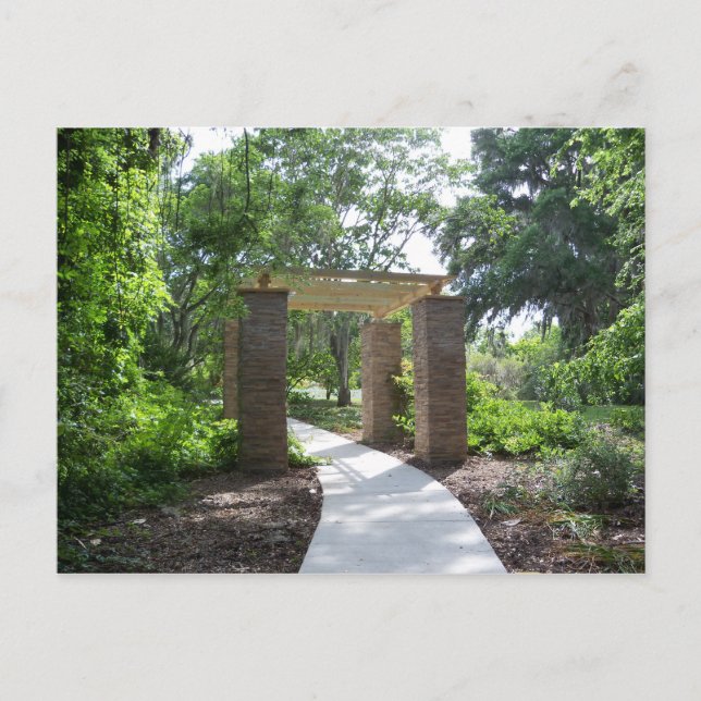 Sten- och träd pergola i en park vykort (Framsida)