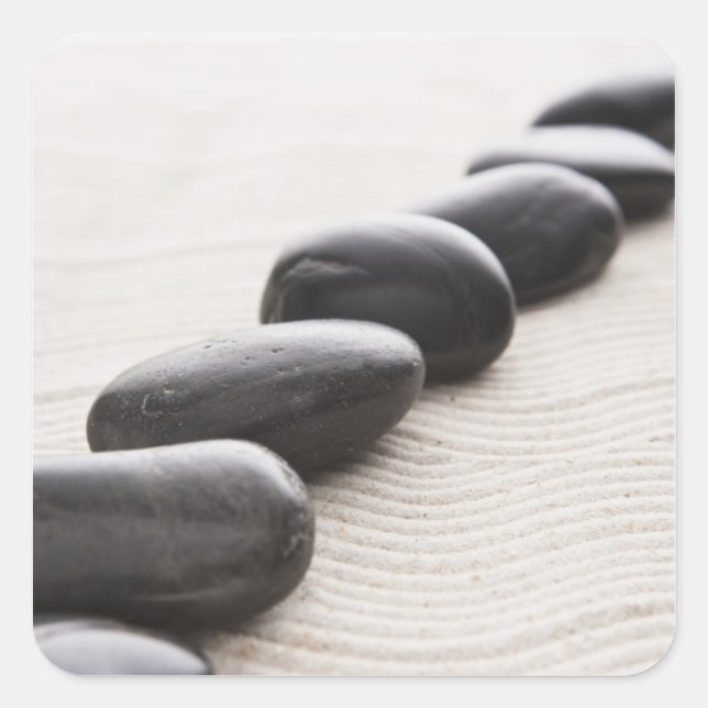 Sten på sand fyrkantigt klistermärke (Framsida)