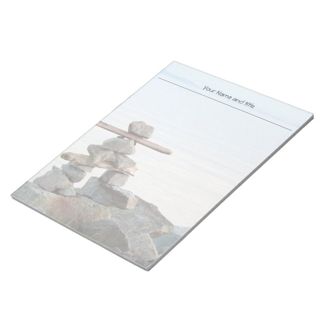 Sten stacking konst vid stranden. Foto av Hao zhan Anteckningsblock (Vinklad)