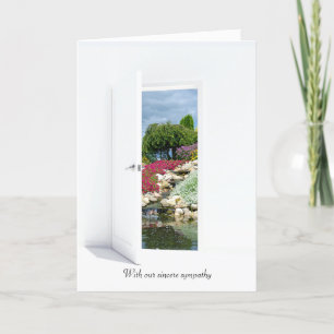 Sten-trädgård och vattenfall i öppna dörrar kort