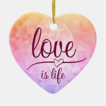 Stenande rödhjärtkeramiska prydnadsföremål