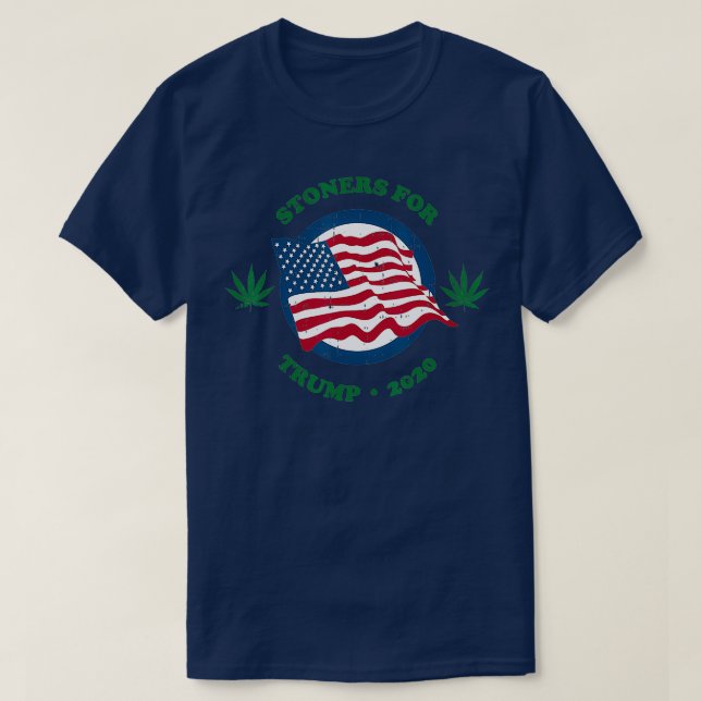 Stenar for Trump 2020 Ogräs American Flagga Republ T Shirt (Design framsida)