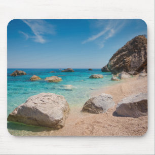 Stenar på stranden Cala Mariolu på Sardinien, Ital Musmatta