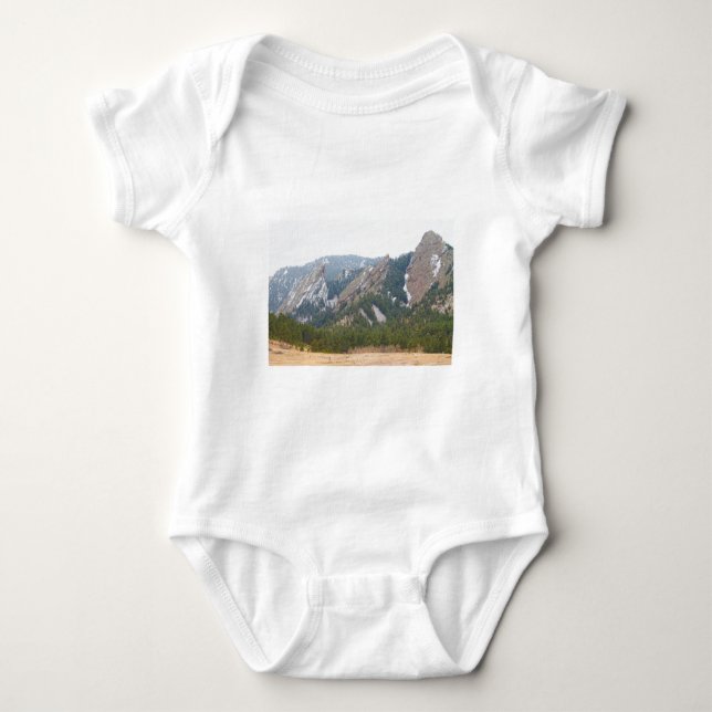 Stenblock Colorado för tre Flatirons Tee Shirt (Framsida)