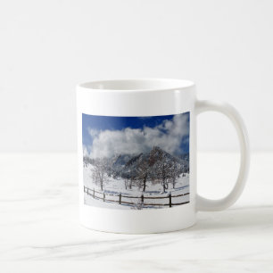 Stenblocket Colorado snöig Flatirons landskap Kaffemugg
