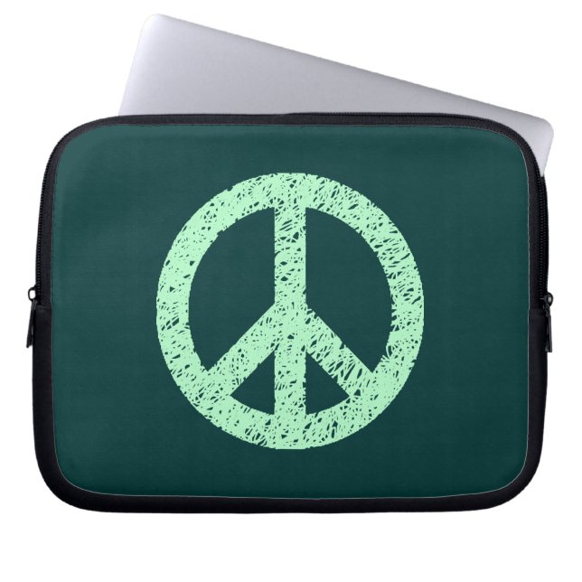 Stenciled Peace Symbol - Ghost Grn on Dk Grn Laptop Sleeve (Framsidan)