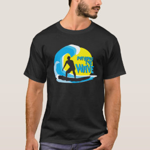 Stenlägga den vinka fyllde på med bränsle surfa t-shirt