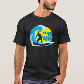 Stenlägga den vinka fyllde på med bränsle surfaren t-shirt