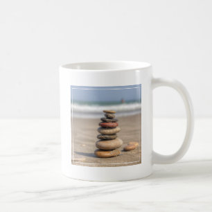 Stentorn på strand kaffemugg