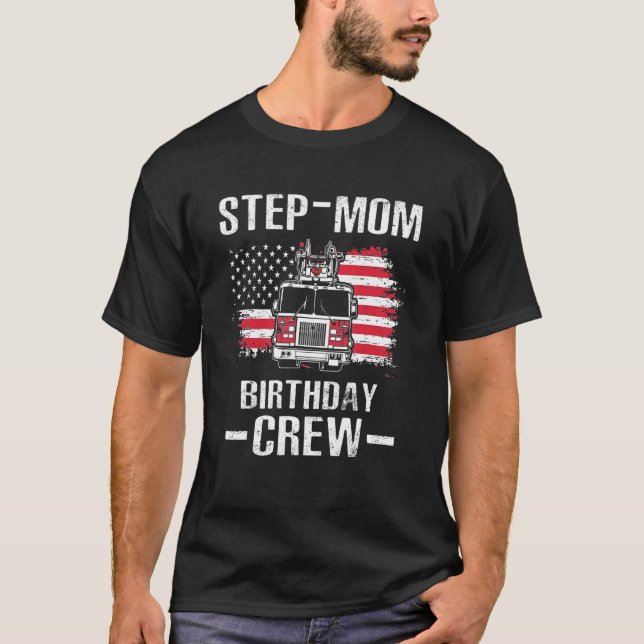 Step Mamma Birthday Crew Fireman American Flagga T Shirt (Framsida)