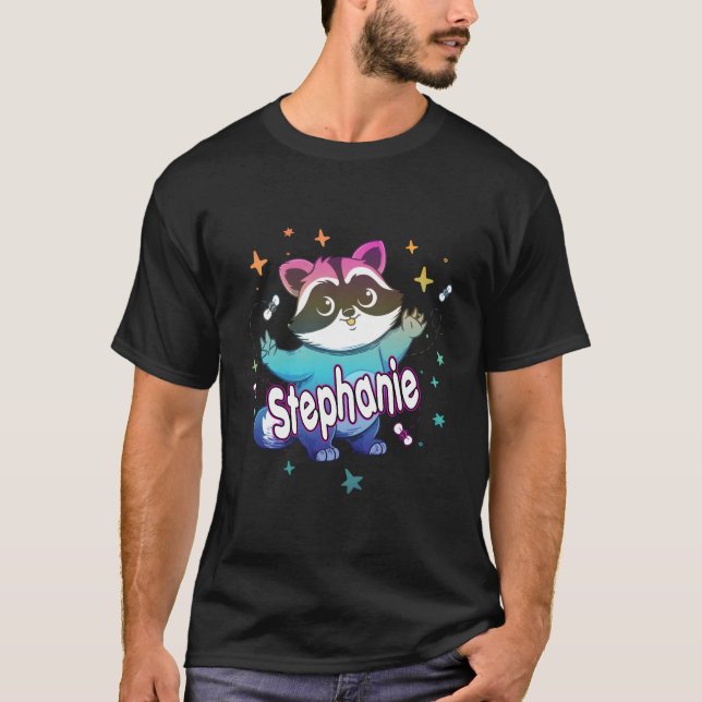 Stephanie Bedårande Namn Med En Tvättbjörn T Shirt (Framsida)
