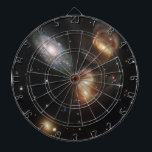 Stephans kvintett: Galaxy Galactic Wejage Darttavla<br><div class="desc">Det passande namnet "Galactic Wercage" som fångats av Hubble avslöjar de dramatiska efterverkningarna av en kollision mellan fem galaxer. Den här bilden från Stephan's Quintet visar en kaotisk dans med förvrängda former,  vibranta blå stjärnregioner och klokt svan av gas som slitits från galaxer vid gravitationssammanträffandet.</div>
