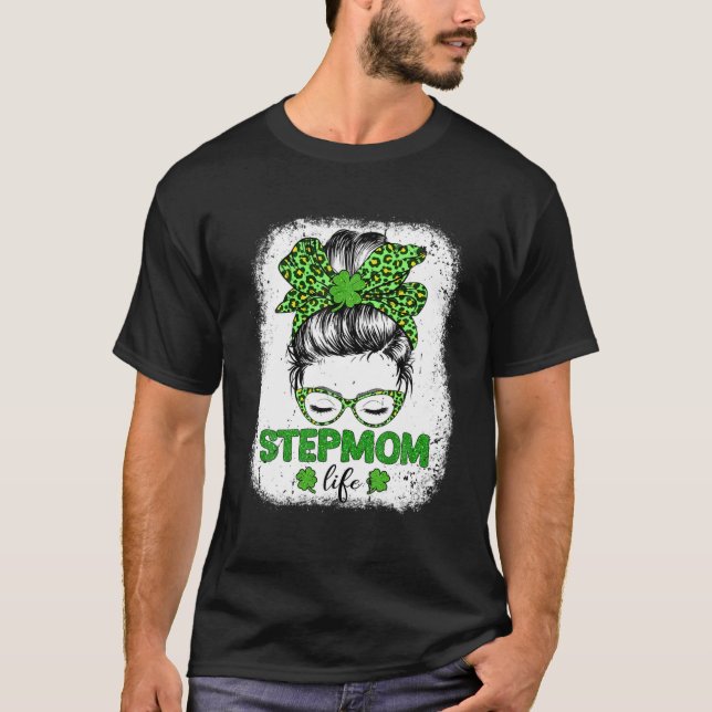 Stepmamma Klöver Messy Bun Leopard Funny St Patric T Shirt (Framsida)