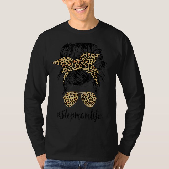 Stepmamma Life Messy Hair Bun Leopard Women Mor T Shirt (Framsida)